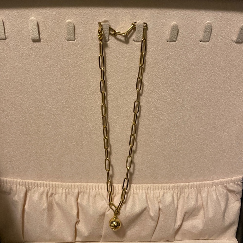 Solid gold necklace